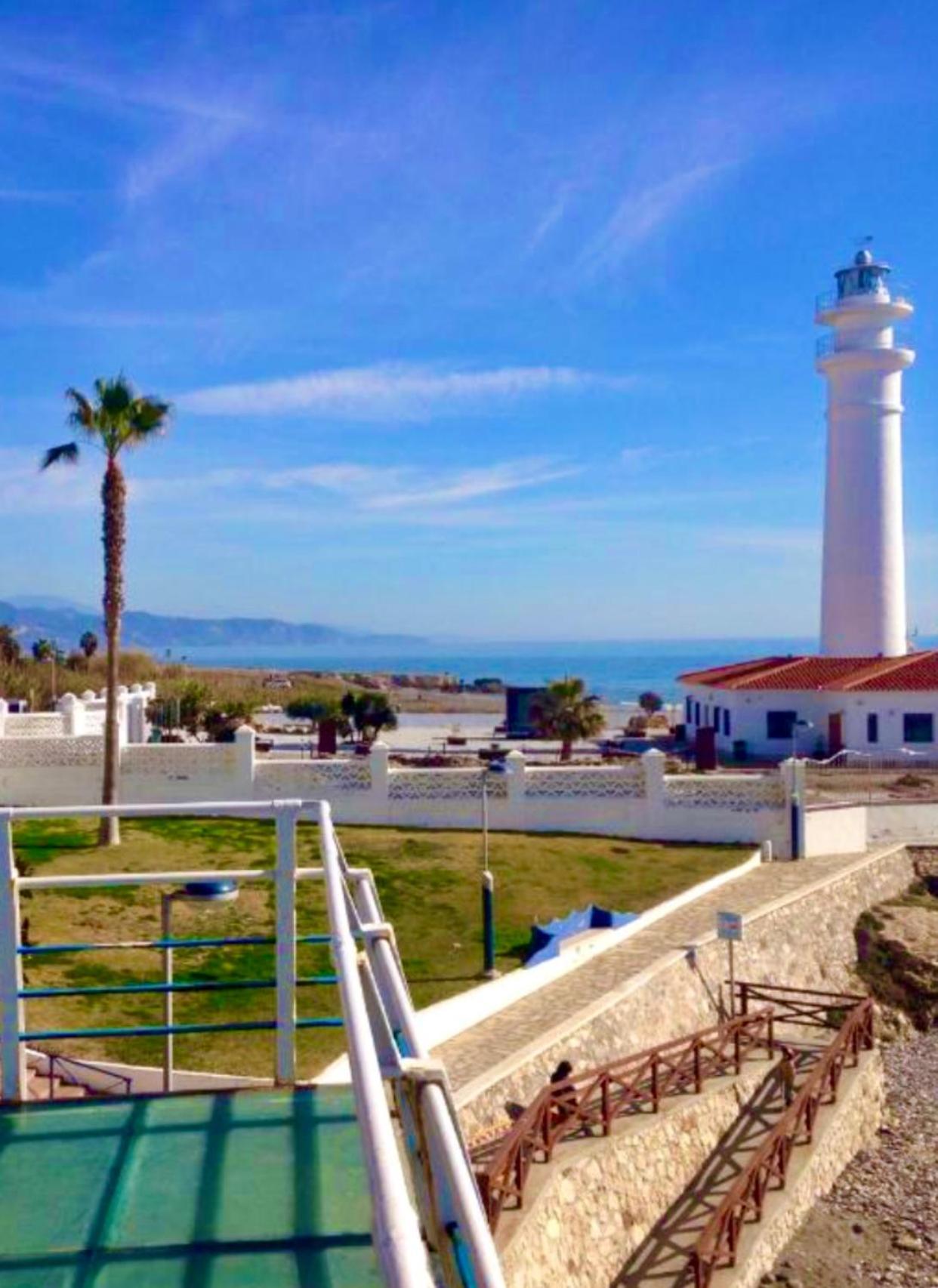 Spacious 1 Bedroom Apartment, Beach Front, Torrox Costa Luaran gambar
