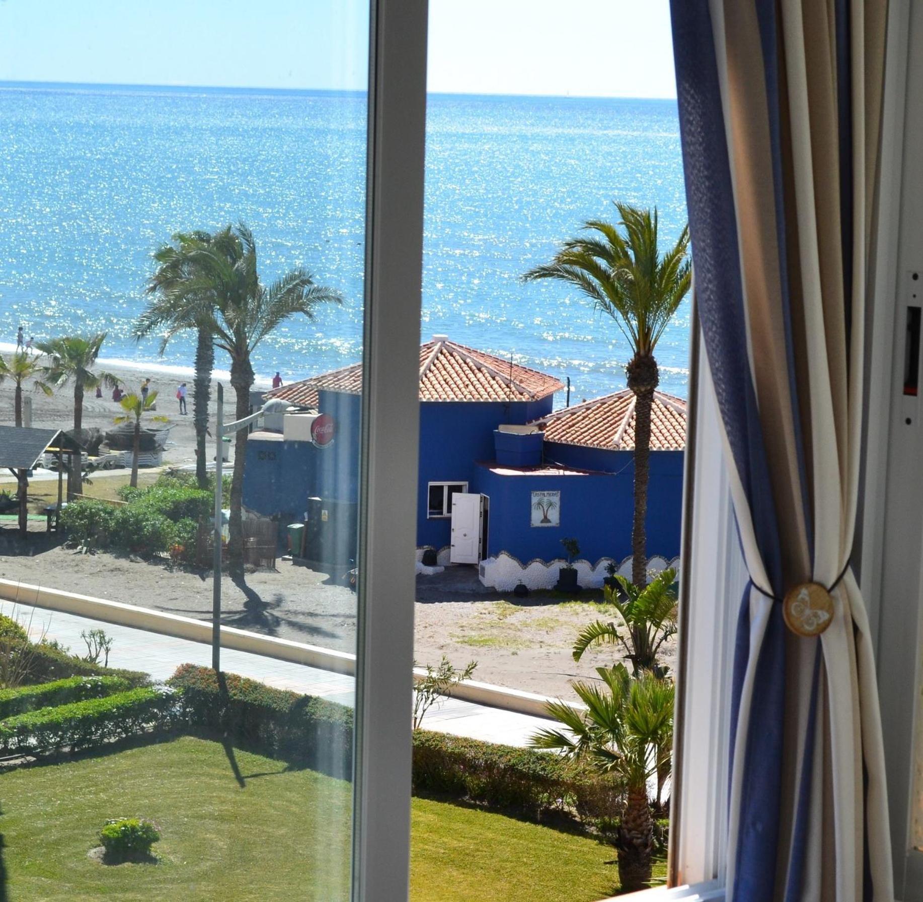 Spacious 1 Bedroom Apartment, Beach Front, Torrox Costa Luaran gambar