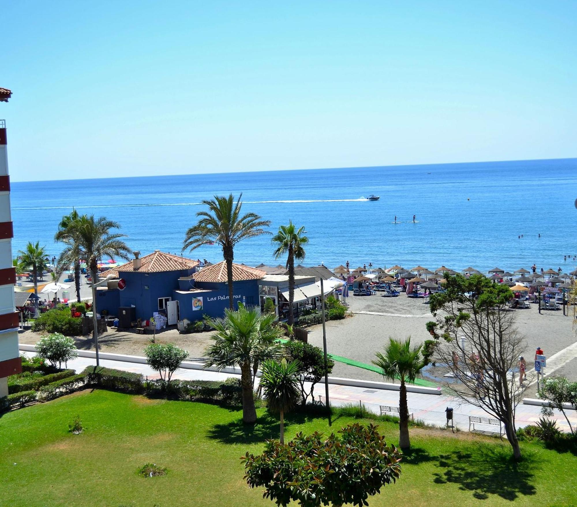 Spacious 1 Bedroom Apartment, Beach Front, Torrox Costa Luaran gambar