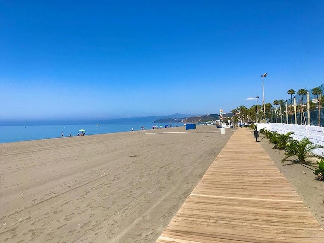Spacious 1 Bedroom Apartment, Beach Front, Torrox Costa Luaran gambar